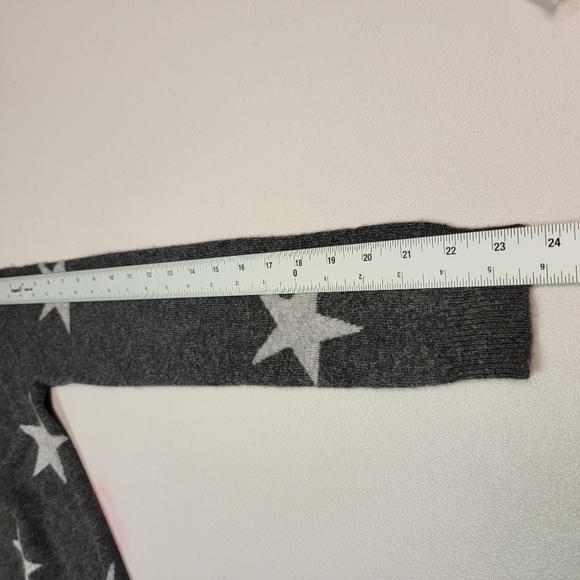 Philosophy 100% Cashmere Gray Sweater with Pink and White Stars - Picture 7 of 8